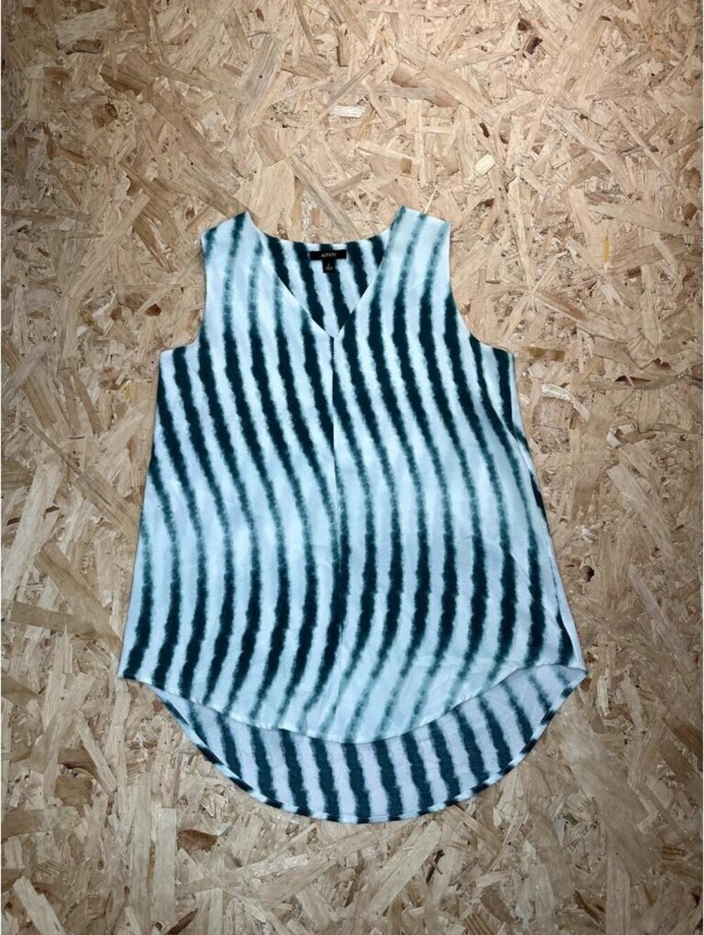 Alfani Womens Tank Top Size S Green White Tie Dye Stripe V-Neck Sleeveless